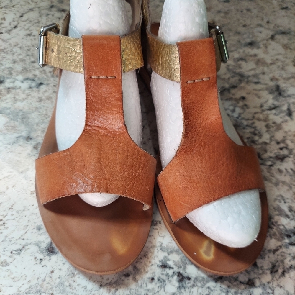 Latigo Tan and Gold Leather Sandal